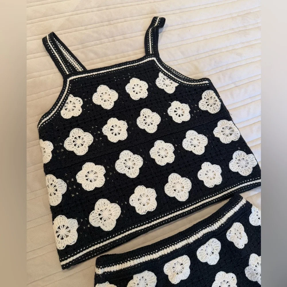 ZARA.Black and White Floral Knit Set